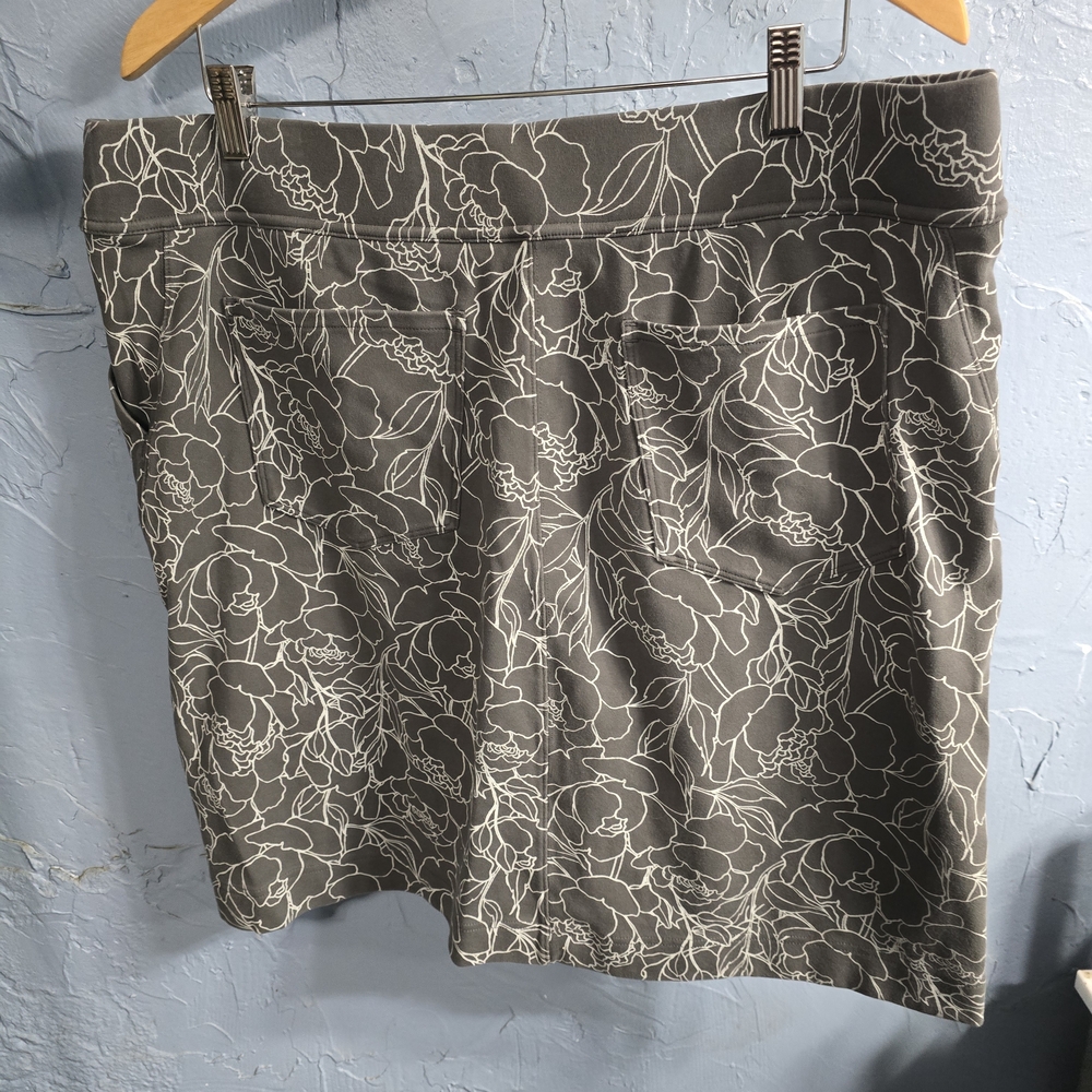 Duluth Trading Co Gray Floral Mini Skirt